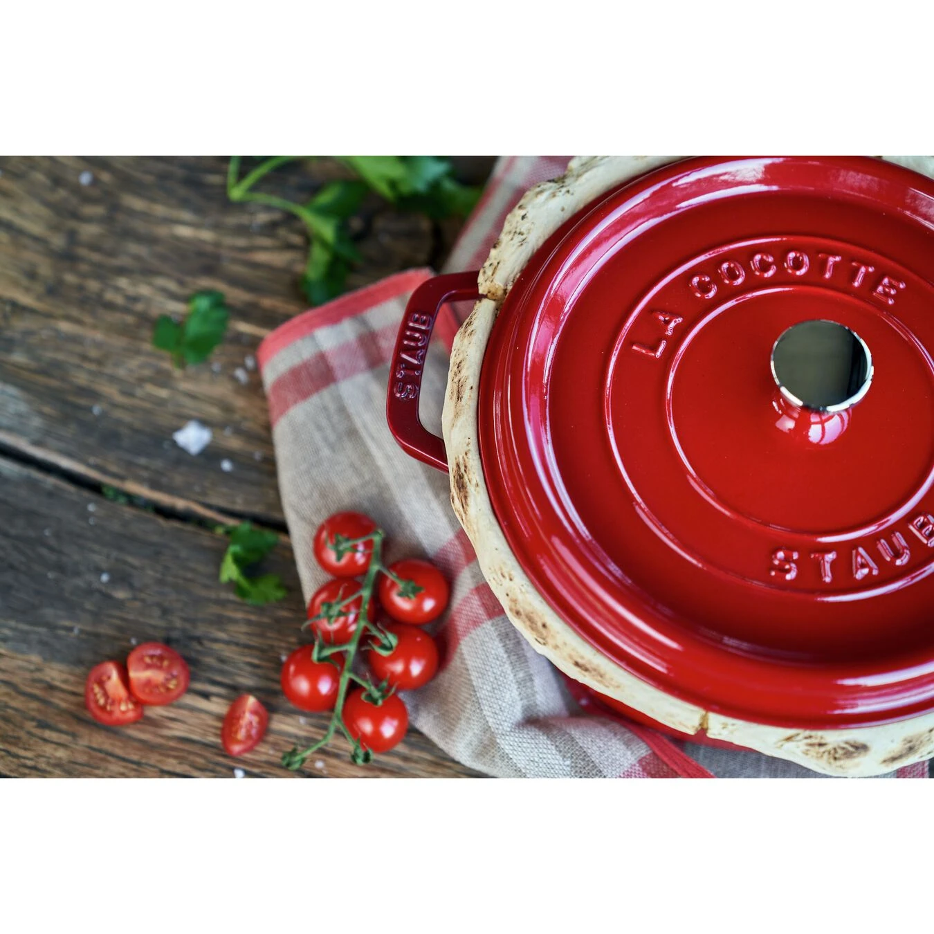 Staub Cocotte 24 Cm, Rund, Kirsch-Rot, Gusseisen 7 Staub Cocotte 24 Cm, Rund, Kirsch-Rot, Gusseisen – Bild 5