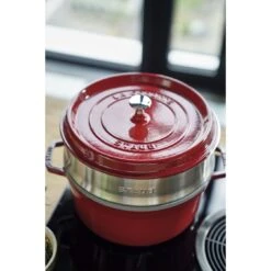 Staub Cocotte Mit Dämpfeinsatz 26 Cm, Rund, Kirsch-Rot, Gusseisen -Staub 424418877