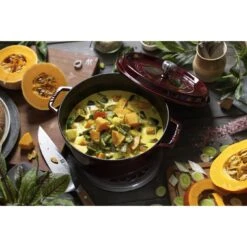 Staub Cocotte 26 Cm, Rund, Grenadine-Rot, Gusseisen 12 Staub Cocotte 26 Cm, Rund, Grenadine-Rot, Gusseisen -Staub 424422049