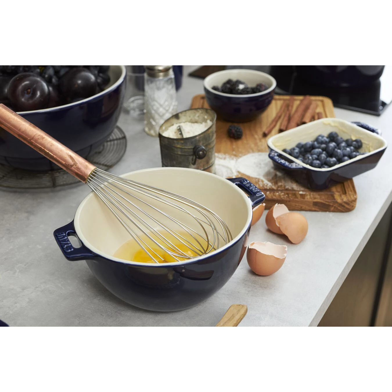 Staub Schüssel 18 Cm, Keramik, Dunkelblau 4 Staub Schüssel 18 Cm, Keramik, Dunkelblau – Bild 2