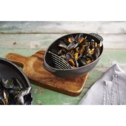Staub Muscheltopf 25 Cm, Gusseisen, Schwarz 9 Staub Muscheltopf 25 Cm, Gusseisen, Schwarz -Staub Muschelpott GIF mit Tuch 16